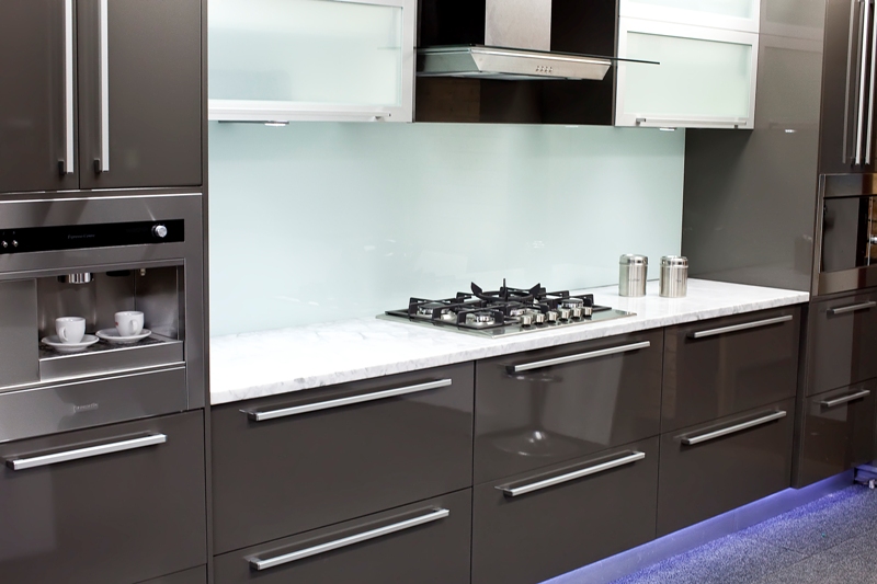 4 kitchen splashbacks ideas that match up with kitchen cabinets
