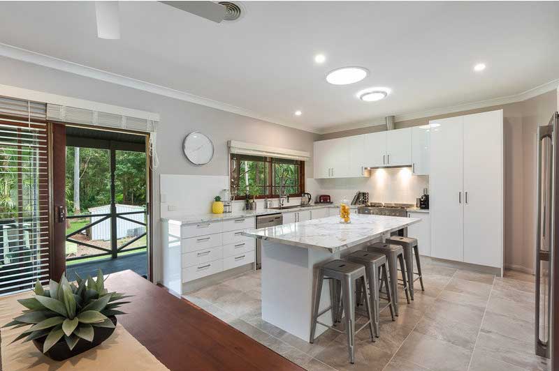 http://www.paradise-kitchens.com.au/images/gallery/custom-made-kitchen52.jpg